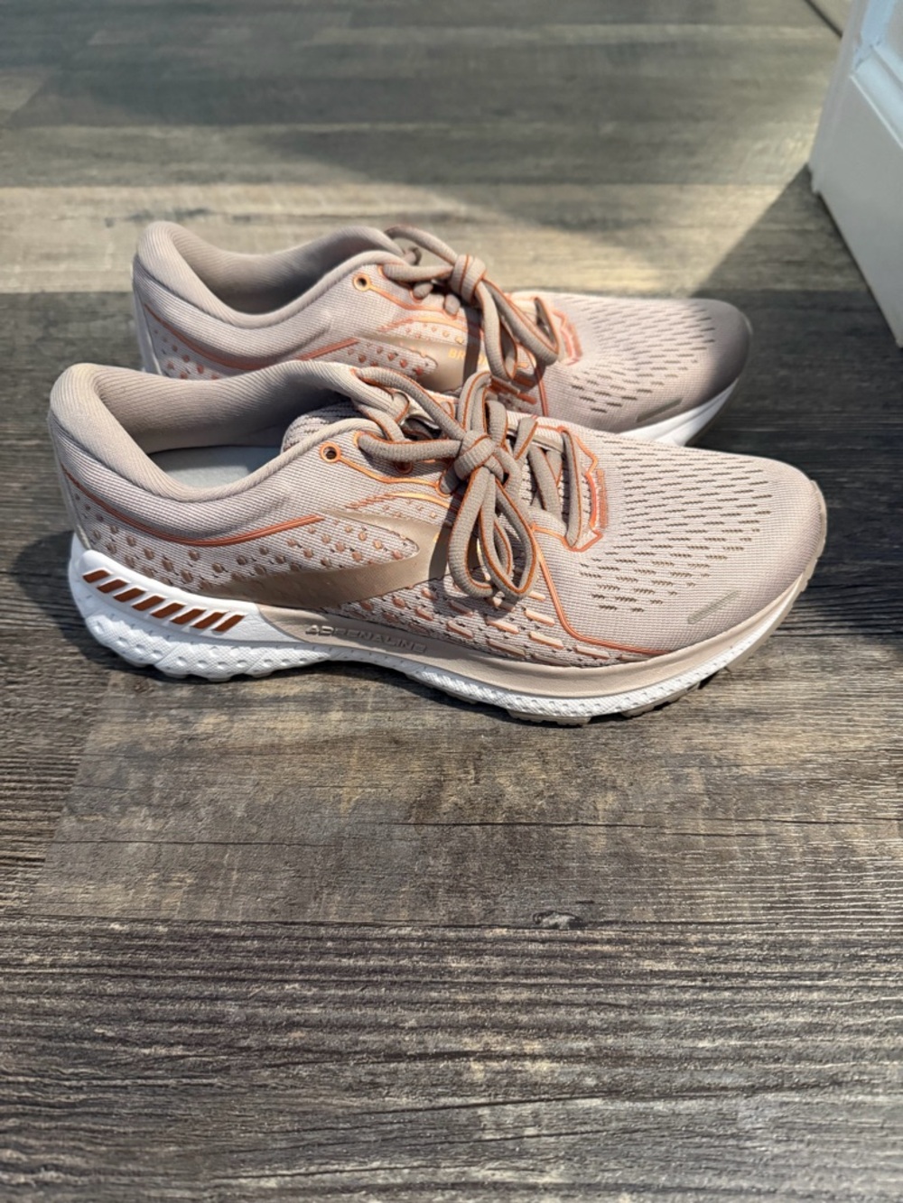 Brooks adrenaline Women's Neutral Beige Lace-Up Athletic Sneakers 6.5